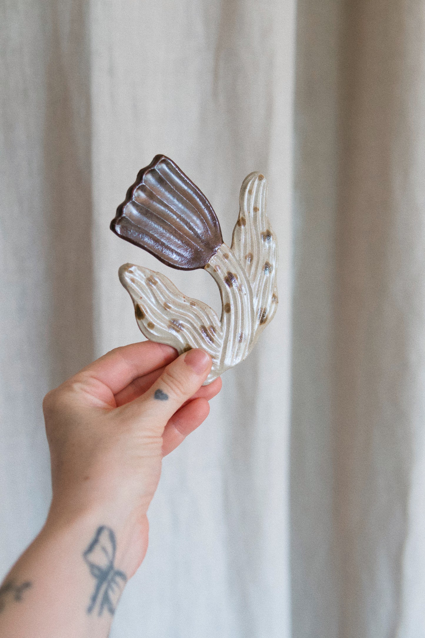 Small Tulip Brown Dotted