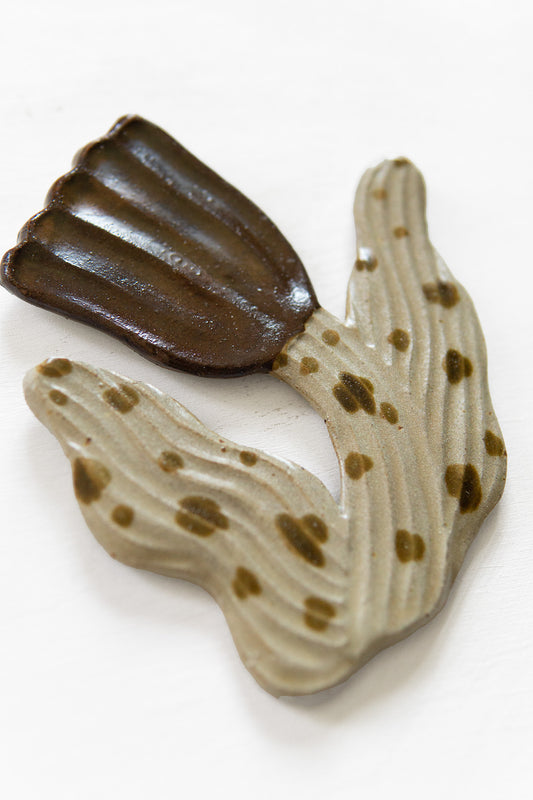 Small Tulip Brown Dotted